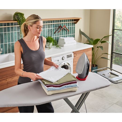Morphy Richards Power Steam Elite 302012 3000 Watt Iron -Red / Black - Folding garments